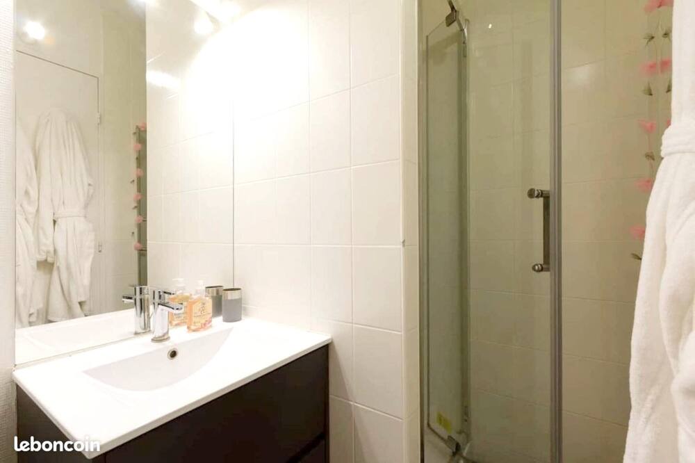 Photo of Bathroom in Beaux Arts-Boutonnet