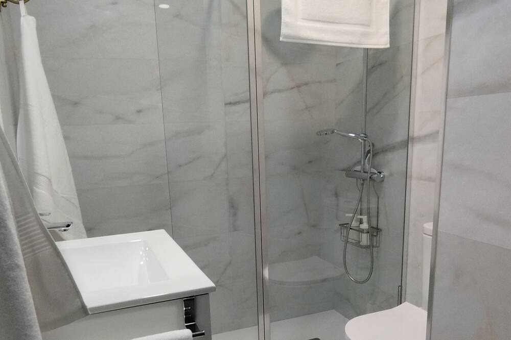 Photo of Bathroom in Alujan