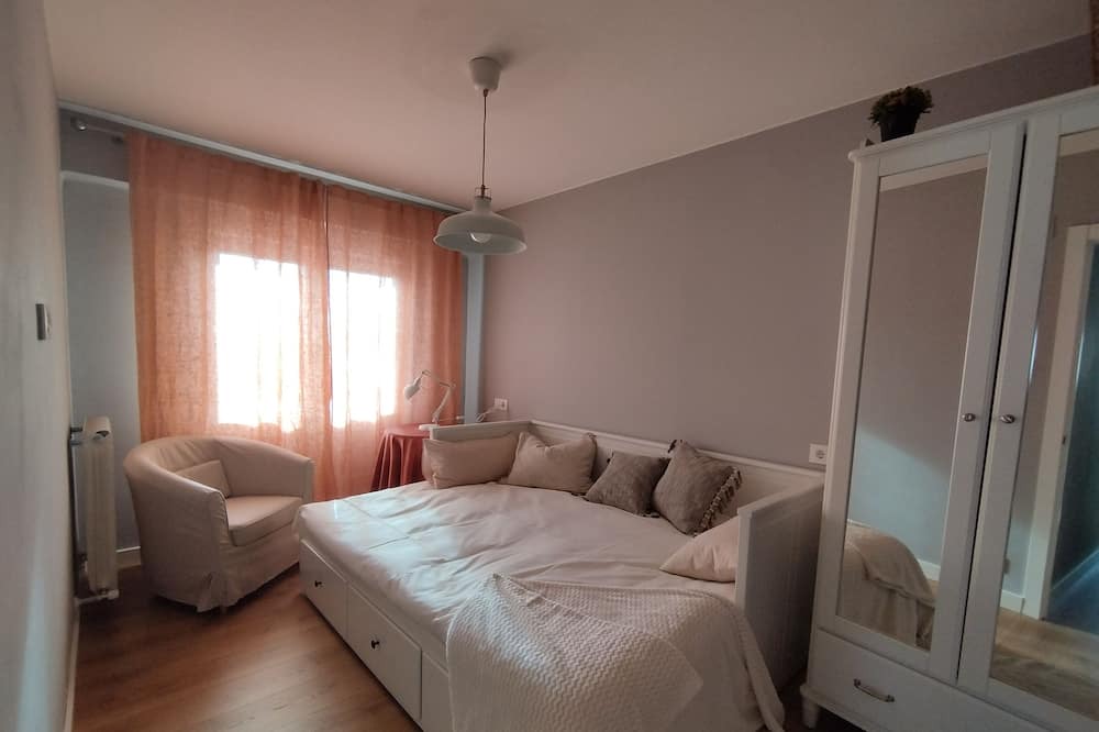 Photo of Bedroom in Alujan