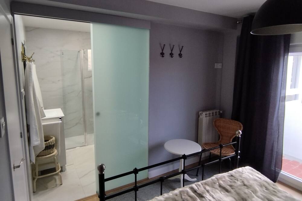 Photo of Bedroom in Alujan