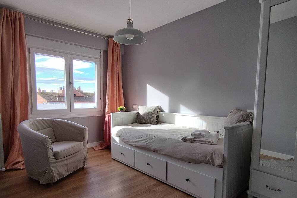 Photo of Bedroom in Alujan