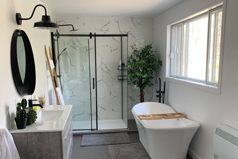 Photo of Bathroom in Saint-Andre-d'Argenteuil