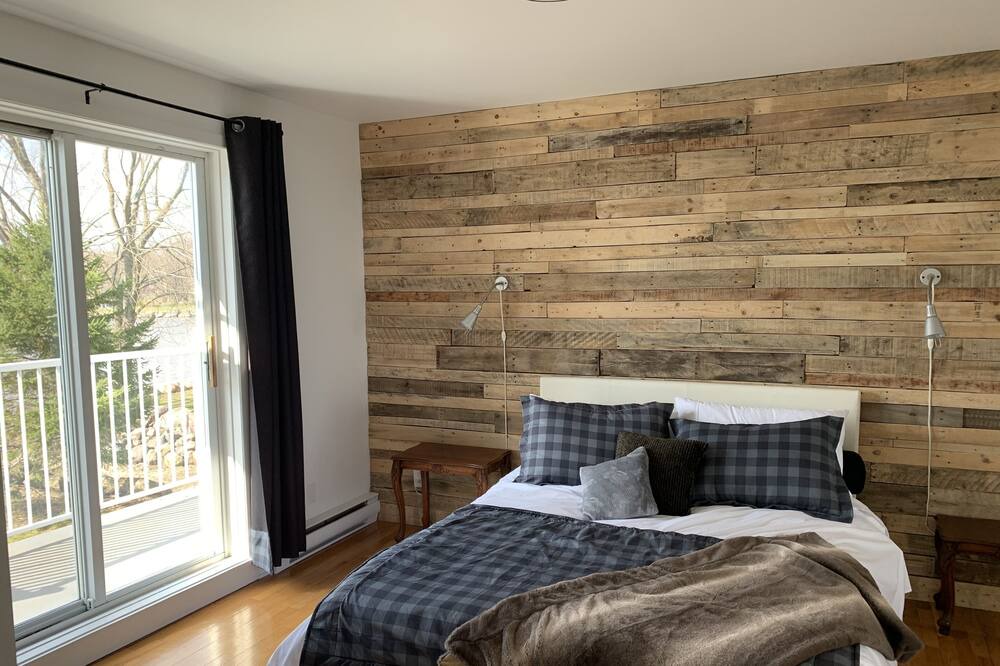 Photo of Bedroom in Saint-Andre-d'Argenteuil