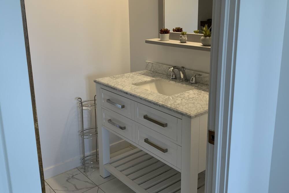 Photo of Bathroom in Saint-Andre-d'Argenteuil