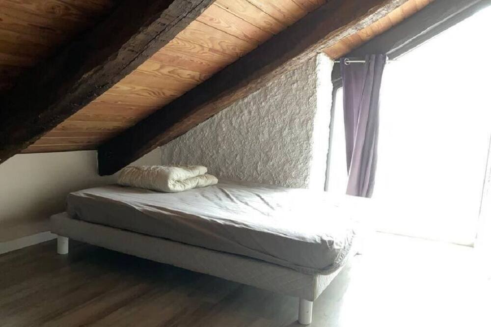 Photo of Bedroom in Up 1.5 Saint-Ferreol