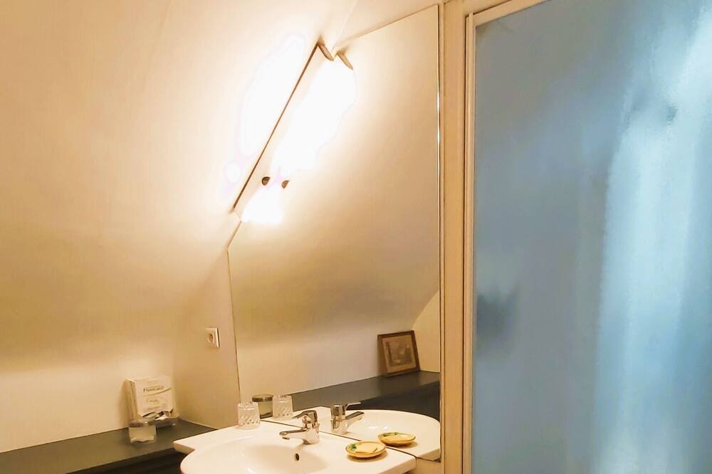 Photo of Bathroom in Saint-Avertin
