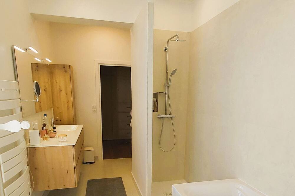 Photo of Bathroom in Saint-Avertin