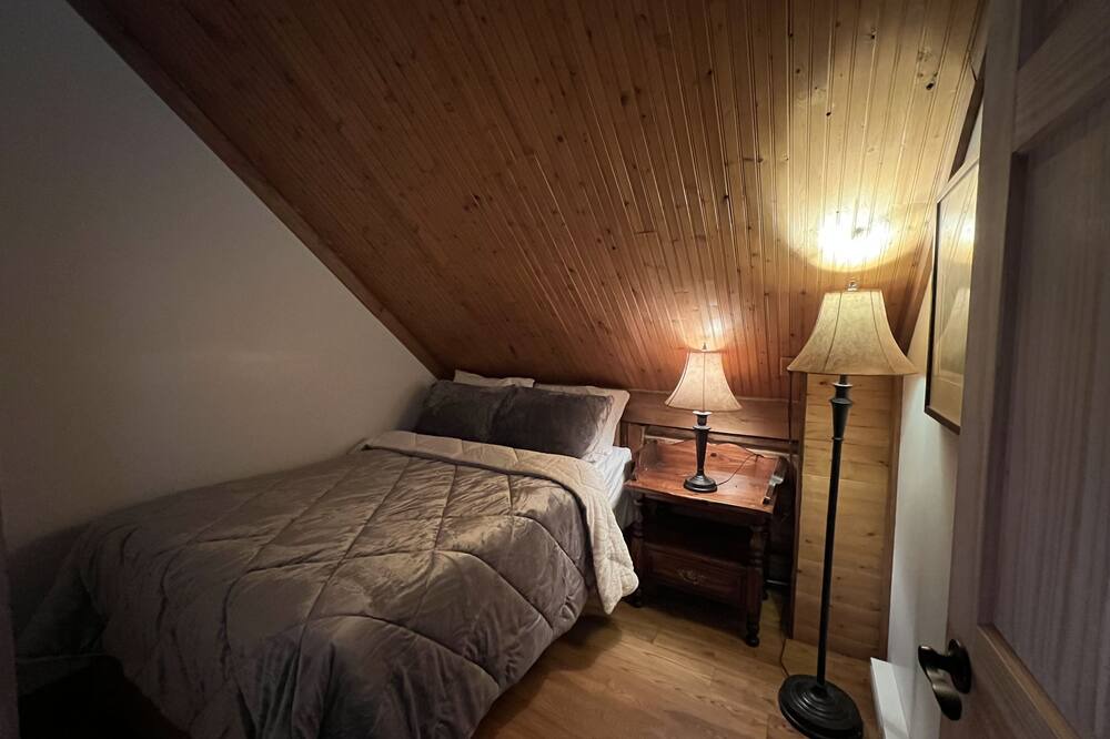 Photo of Bedroom in Mandeville