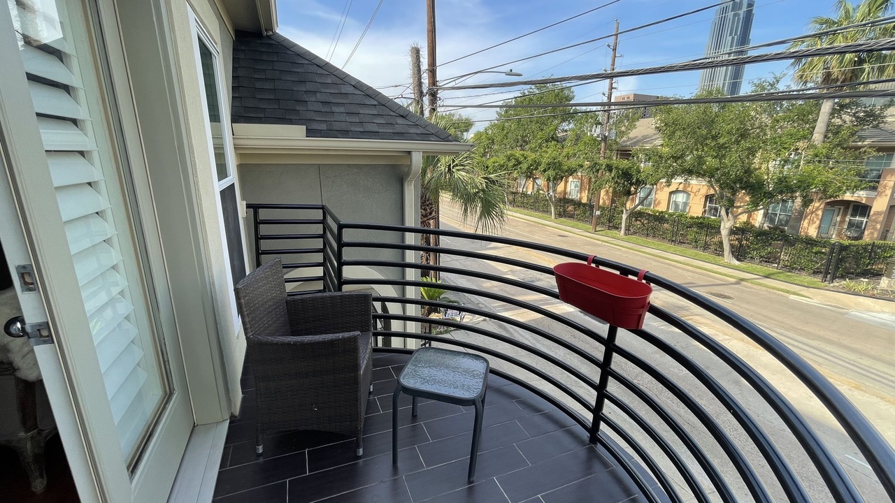 Photo of Outdoor in Uptown