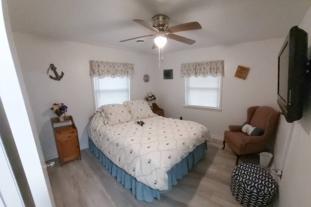 Photo of Bedroom in Colonial Beach