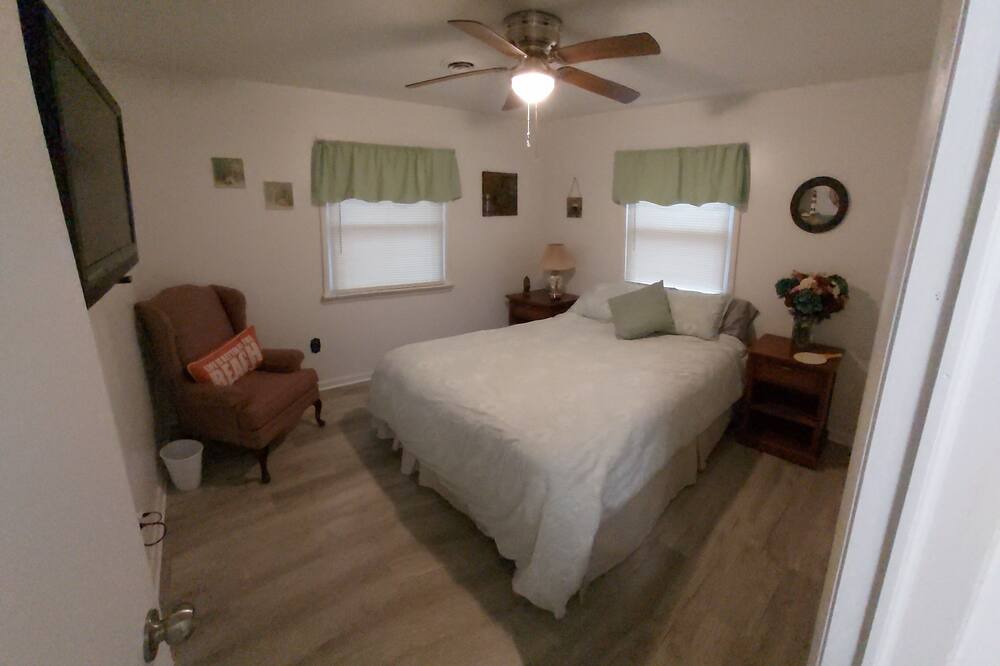 Photo of Bedroom in Colonial Beach