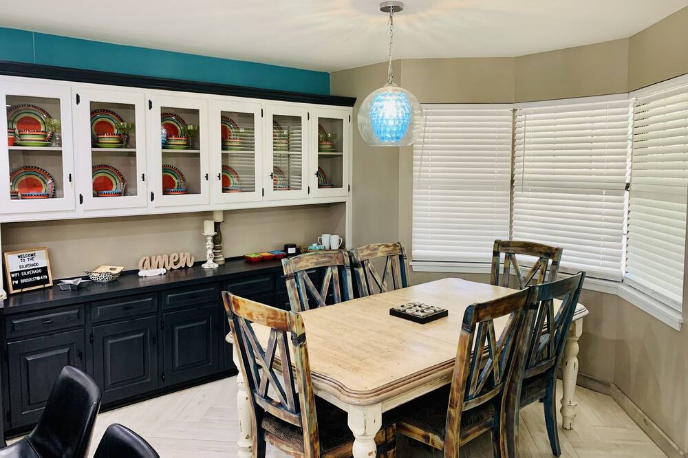 Photo of Livingroom in Emory