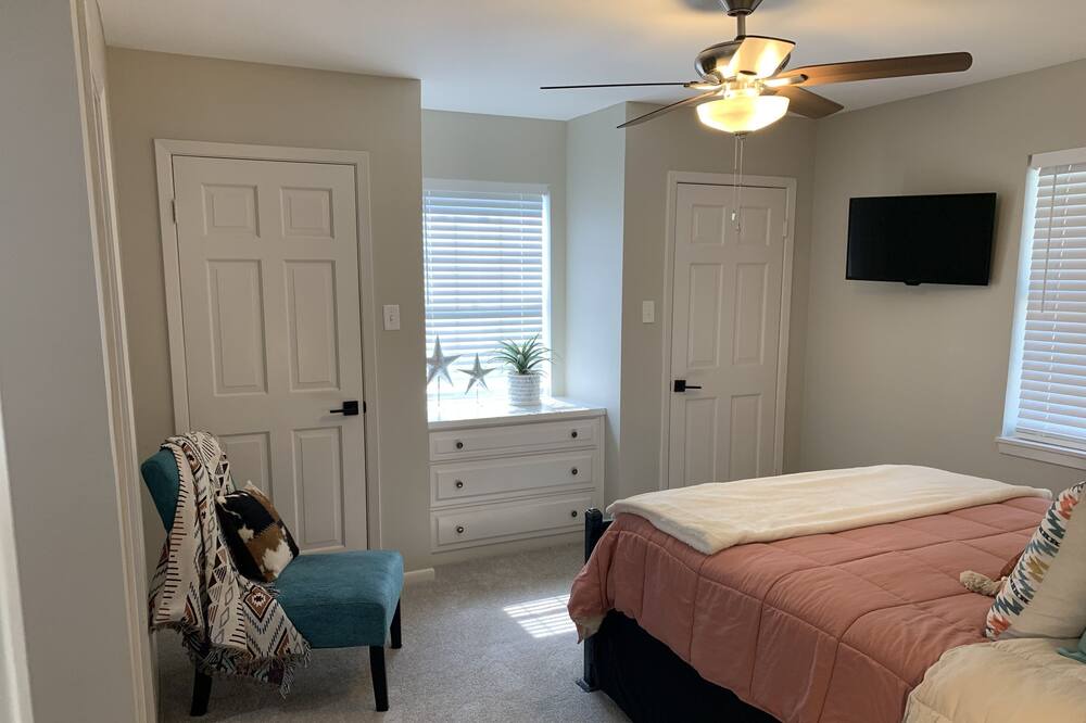 Photo of Bedroom in Emory