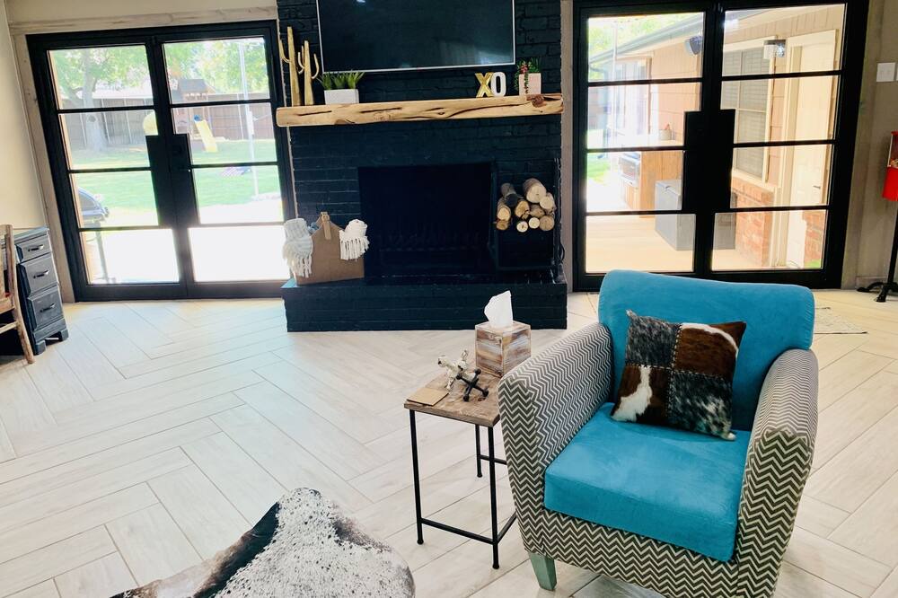 Photo of Livingroom in Emory