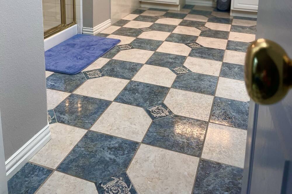 Photo of Bathroom in Rockwall