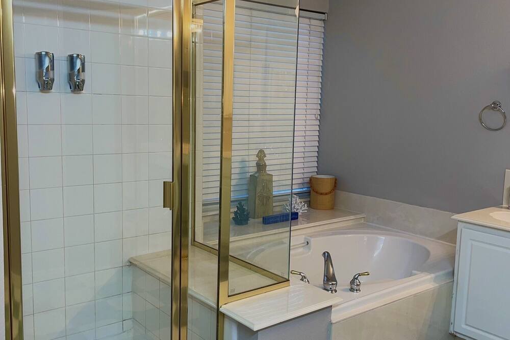 Photo of Bathroom in Rockwall