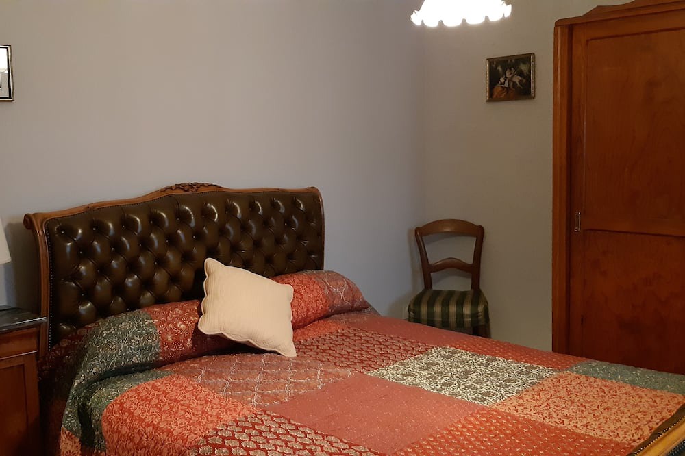 Photo of Bedroom in Alencon