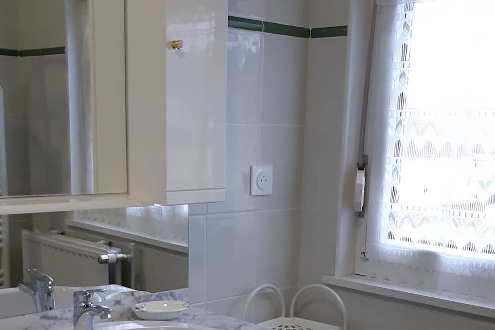 Photo of Bathroom in Alencon