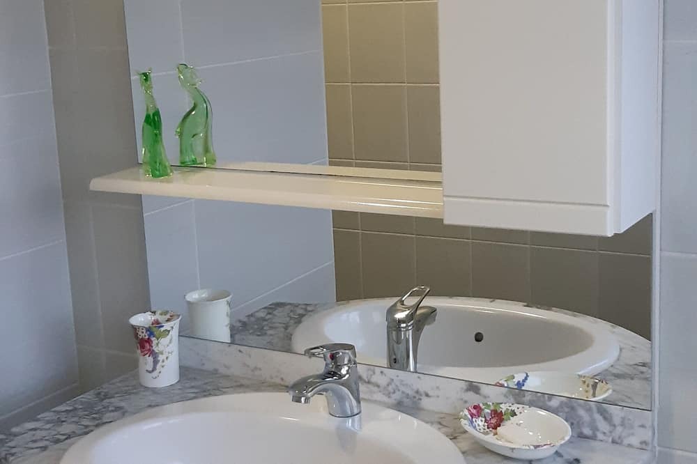 Photo of Bathroom in Alencon