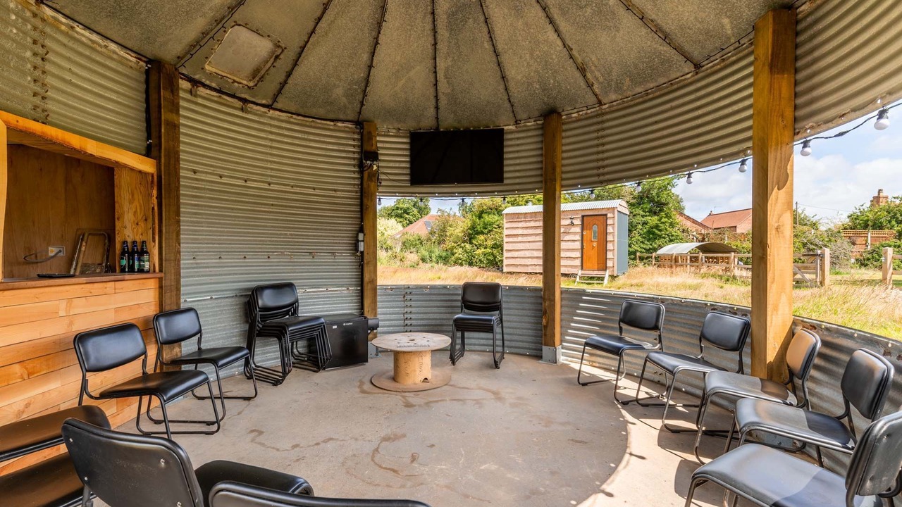 Photo of Others in Trunch