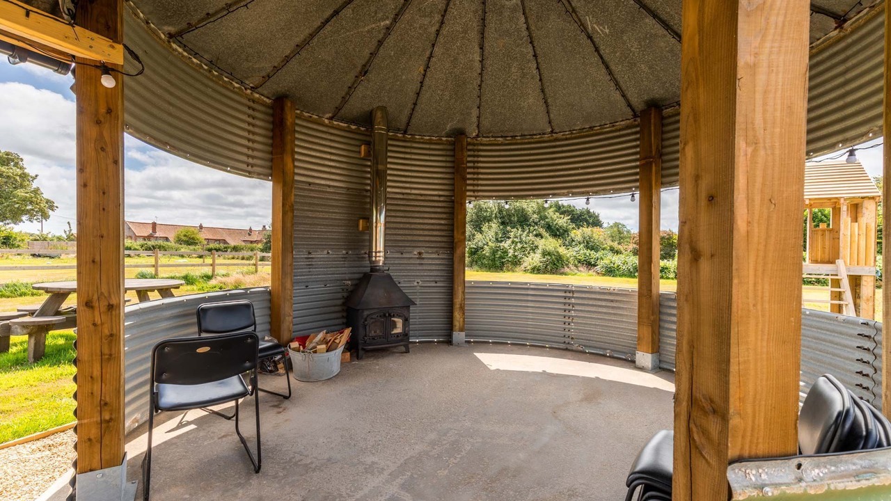 Photo of Others in Trunch