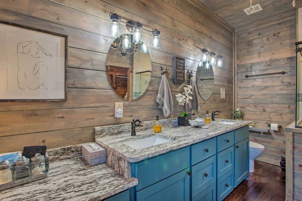 Photo of Bathroom in Durant