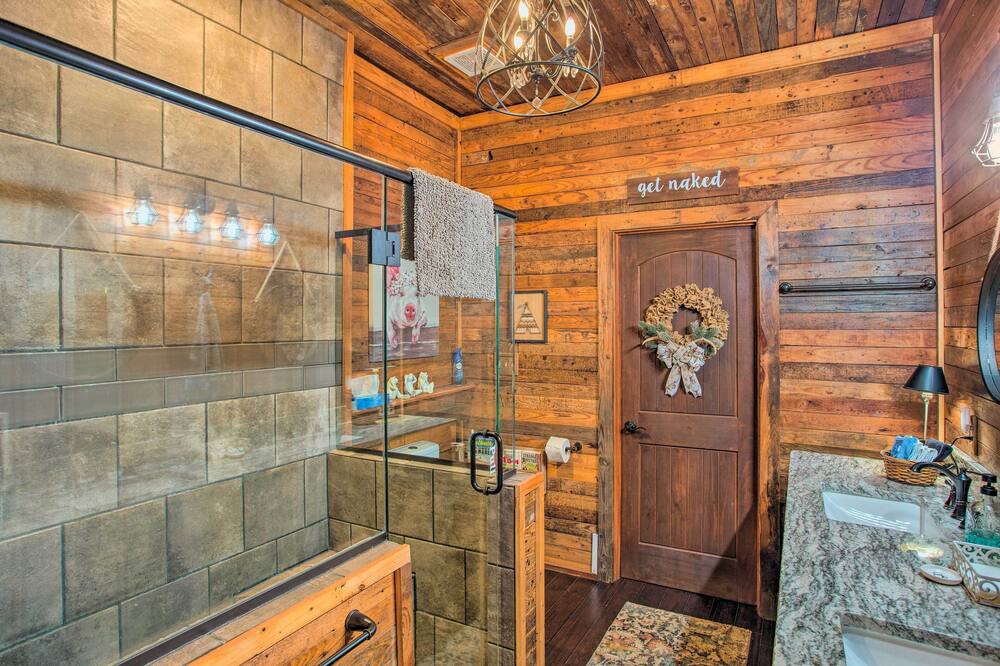 Photo of Bathroom in Durant