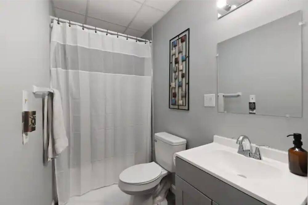Photo of Bathroom in Albion