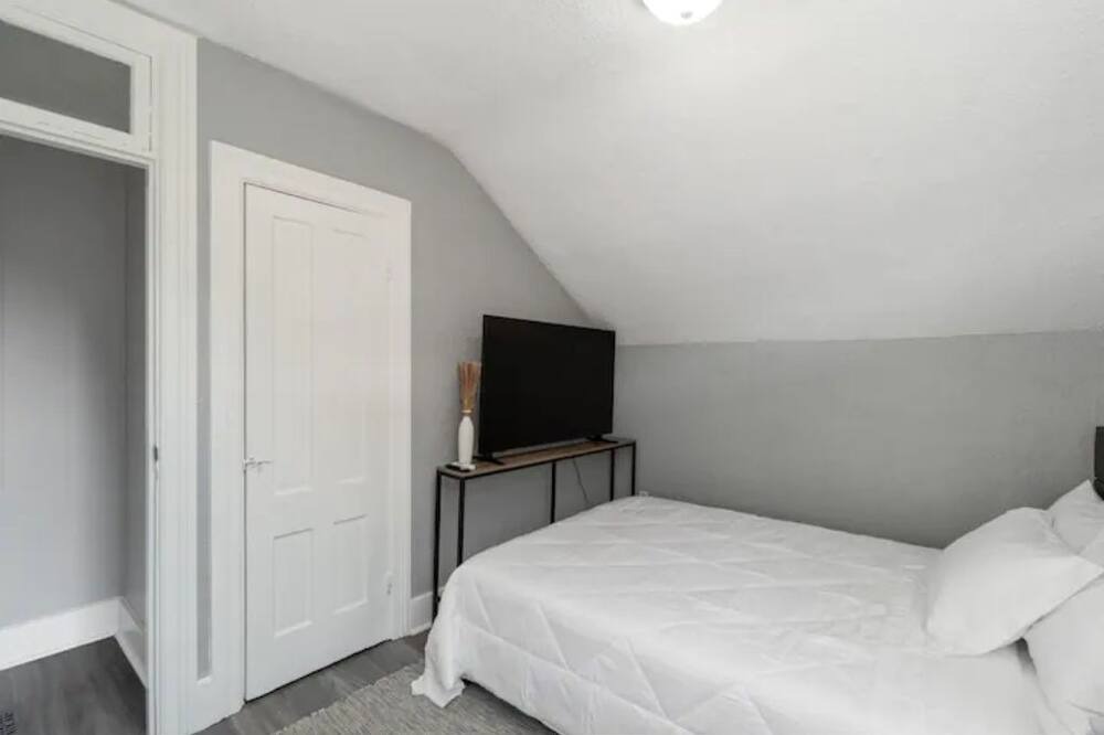 Photo of Bedroom in Albion