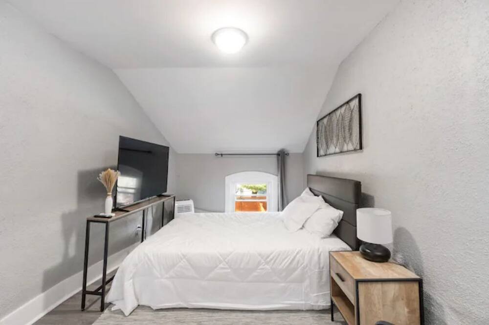 Photo of Bedroom in Albion