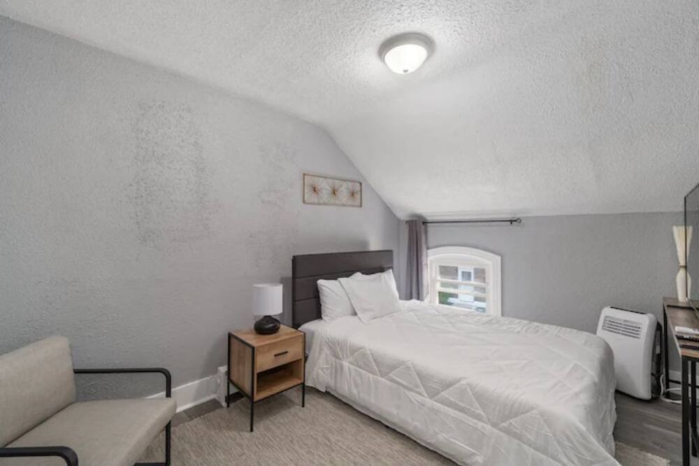 Photo of Bedroom in Albion