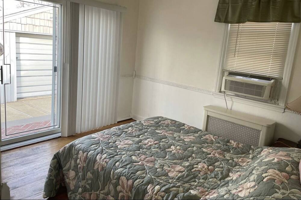 Photo of Bedroom in Elmont