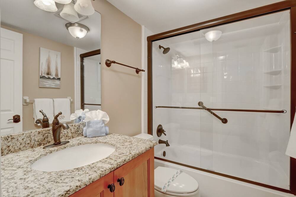 Photo of Bathroom in Royal Harbor
