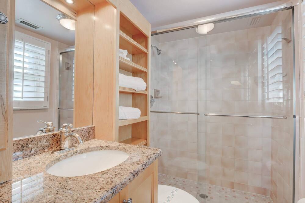 Photo of Bathroom in Royal Harbor