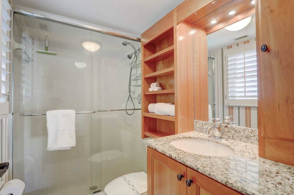 Photo of Bathroom in Royal Harbor