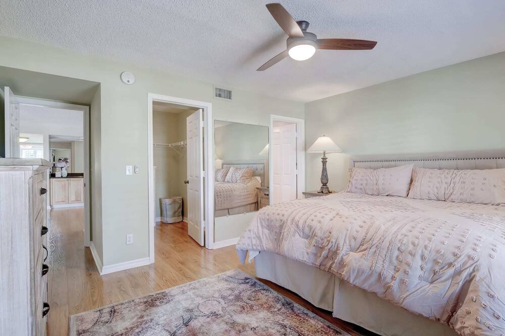Photo of Bathroom in Royal Harbor