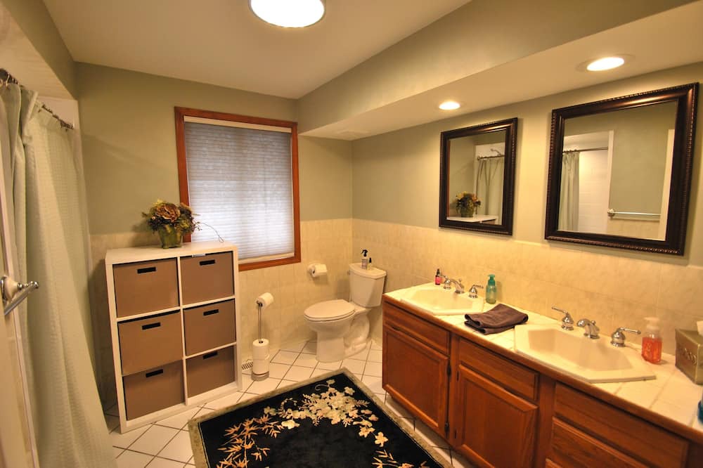 Photo of Bathroom in Willowbrook