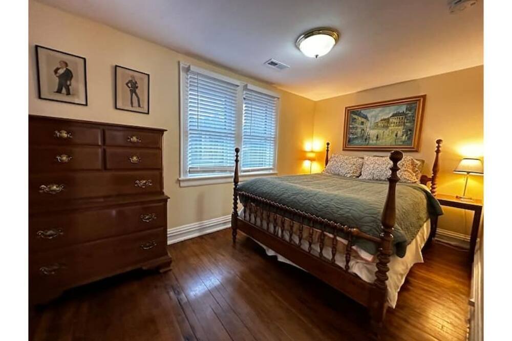 Photo of Bedroom in Evanston