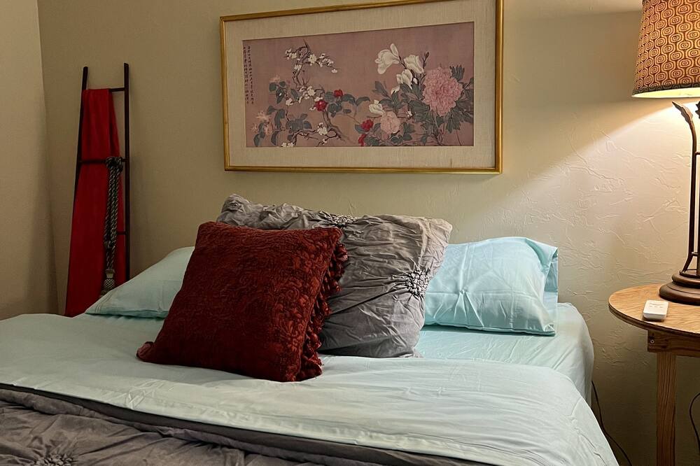 Photo of Bedroom in Clinton