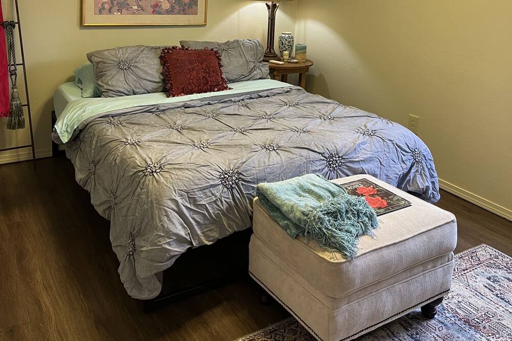 Photo of Bedroom in Clinton