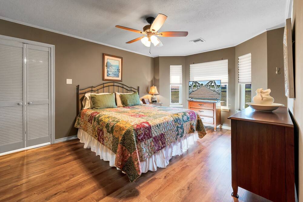 Photo of Bedroom in Woodway