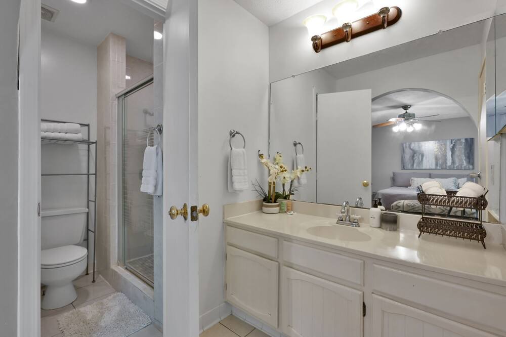 Photo of Bathroom in Grogan's Mill