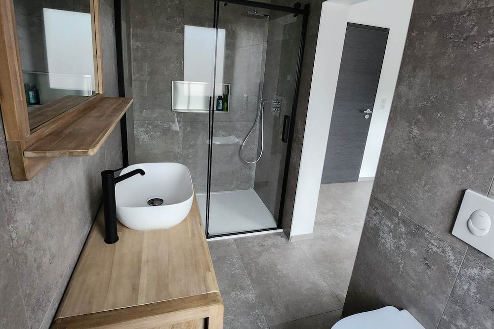 Photo of Bathroom in Pierre-Percee