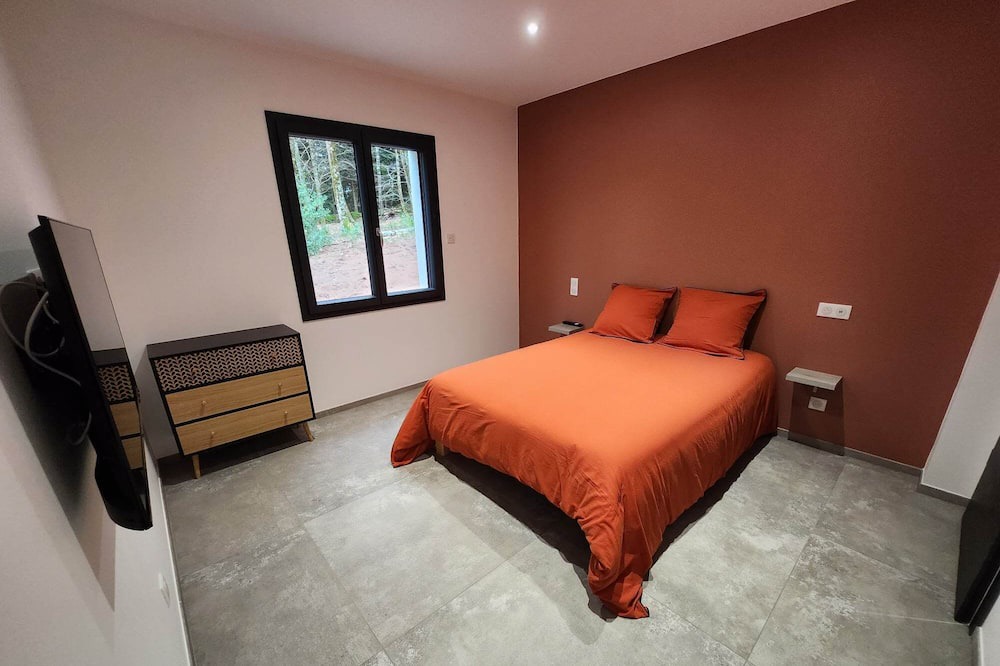 Photo of Bedroom in Pierre-Percee