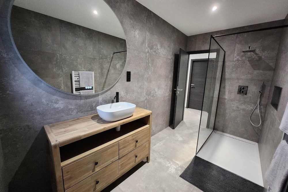 Photo of Bathroom in Pierre-Percee