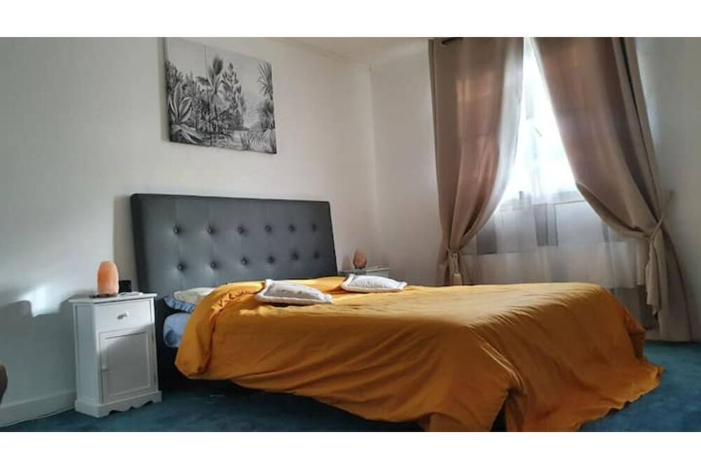 Photo of Bedroom in Breuil-Bois-Robert