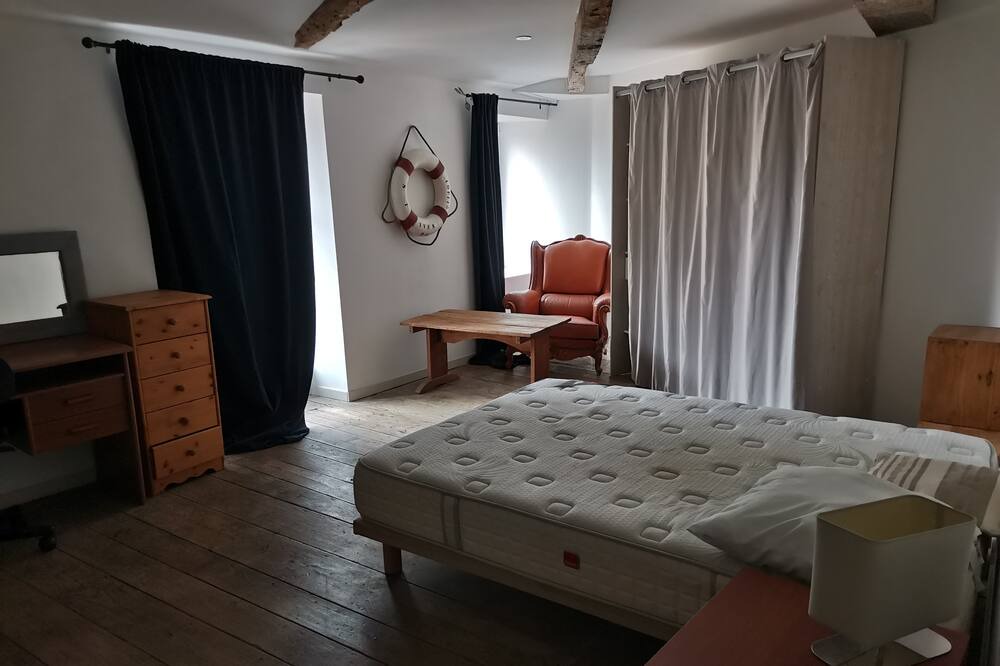 Photo of Bedroom in Fontenay-le-Comte