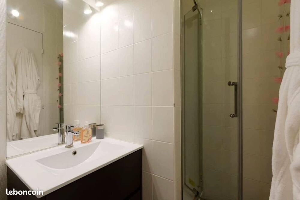 Photo of Bathroom in Beaux Arts-Boutonnet