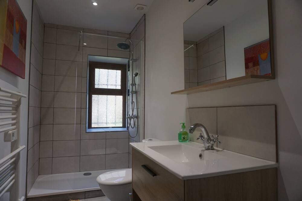 Photo of Bathroom in Castelnau-Durban