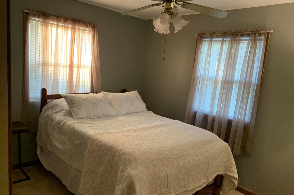 Photo of Bedroom in Glencoe